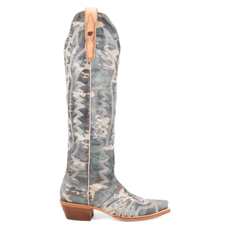 Camo Darlin' by Dan Post
